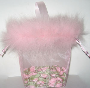 Bolsas de organza personalizadas con borde de plumas y asa de satén, rosa