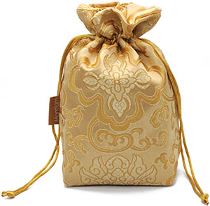 Bolsa de brocado con forro satinado con etiqueta personalizada y base rectangular